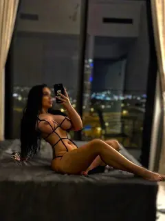 Monna profile in Dubai